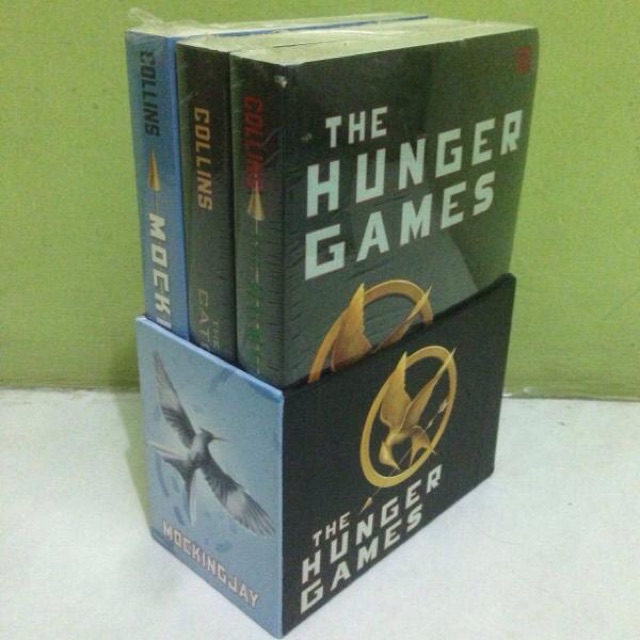 The Hunger Games Box Set - Suzanne Collins Terjemahan