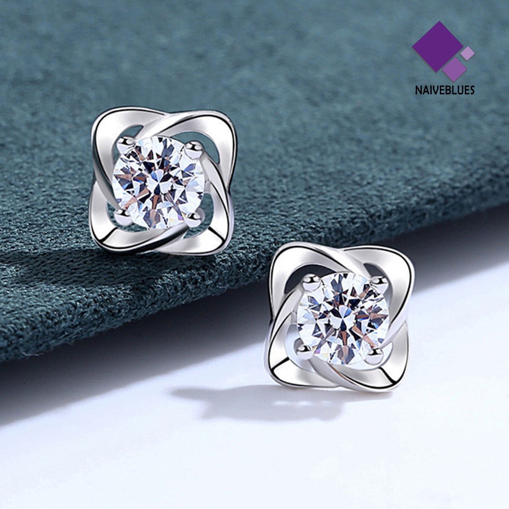 Anting Stud Bentuk 4 Daun Aksen Berlian Imitasi Untuk Wanita