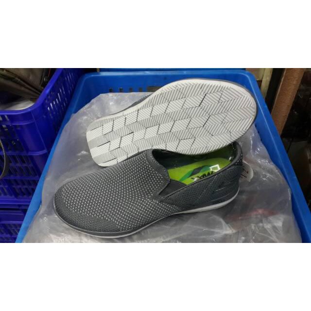 SKECHERS GOFLEX MANUVER RESTOCK