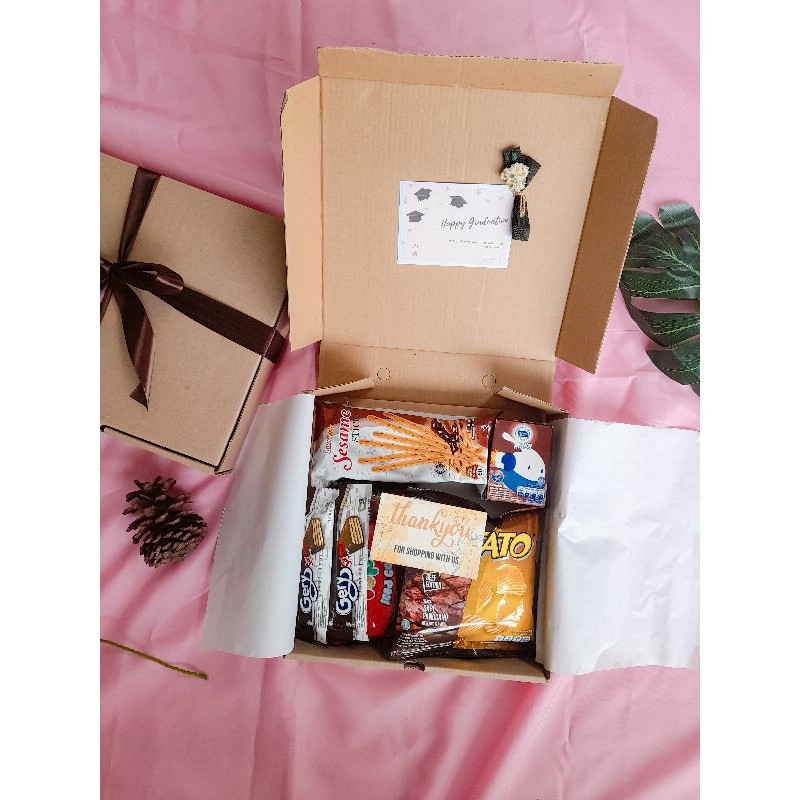 

HAMPERS SNACK/GIFT BOX isian warna coklat