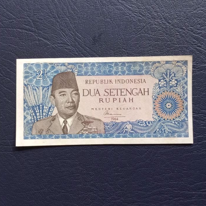 Uang kuno kertas 1  dan 2,5 rupiah seri Soekarno tahun 1964
