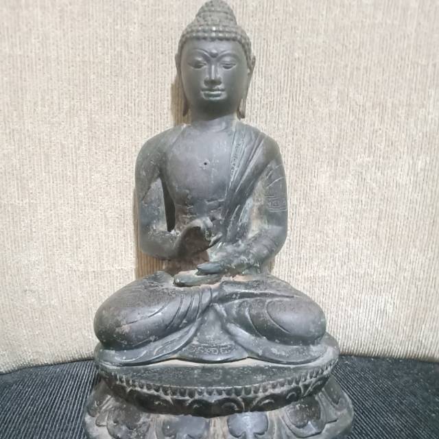 Patung perunggu budha
