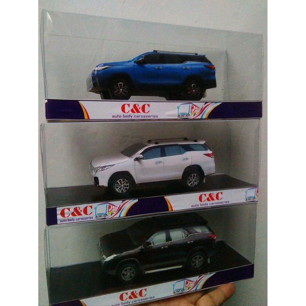 toyota fortuner miniature