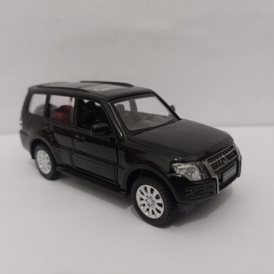 Diecast Mitsubishi Pajero 4WD Turbo black  Apolo 1:43 mobil mainan murah