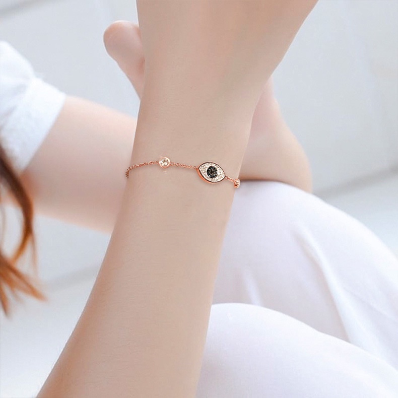 Gelang Tangan Rantai Baja Titanium Rose Gold 18K Aksen Mata Setan Untuk Wanita