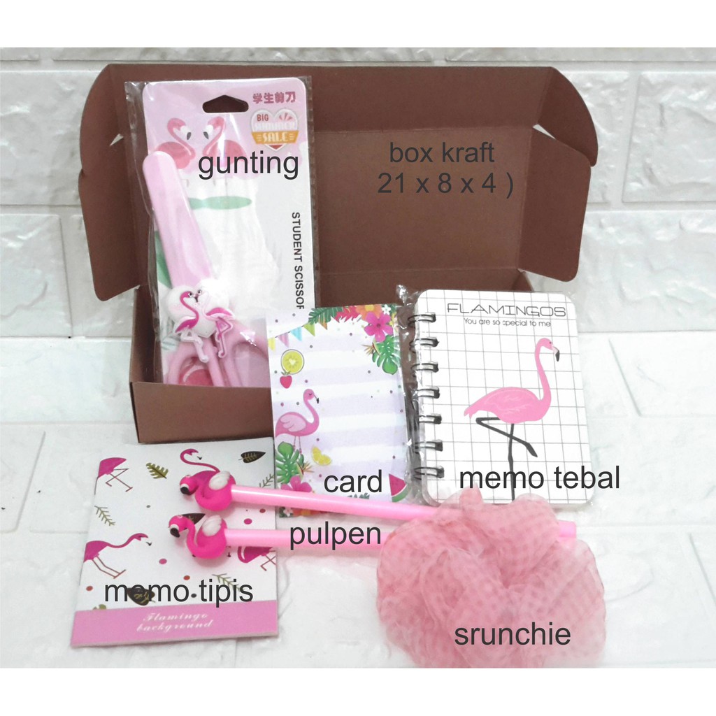 

GIFT SET FLAMINGO/KADO ULANG TAHUN/HAMPERS ULANG TAHUN CEWEK