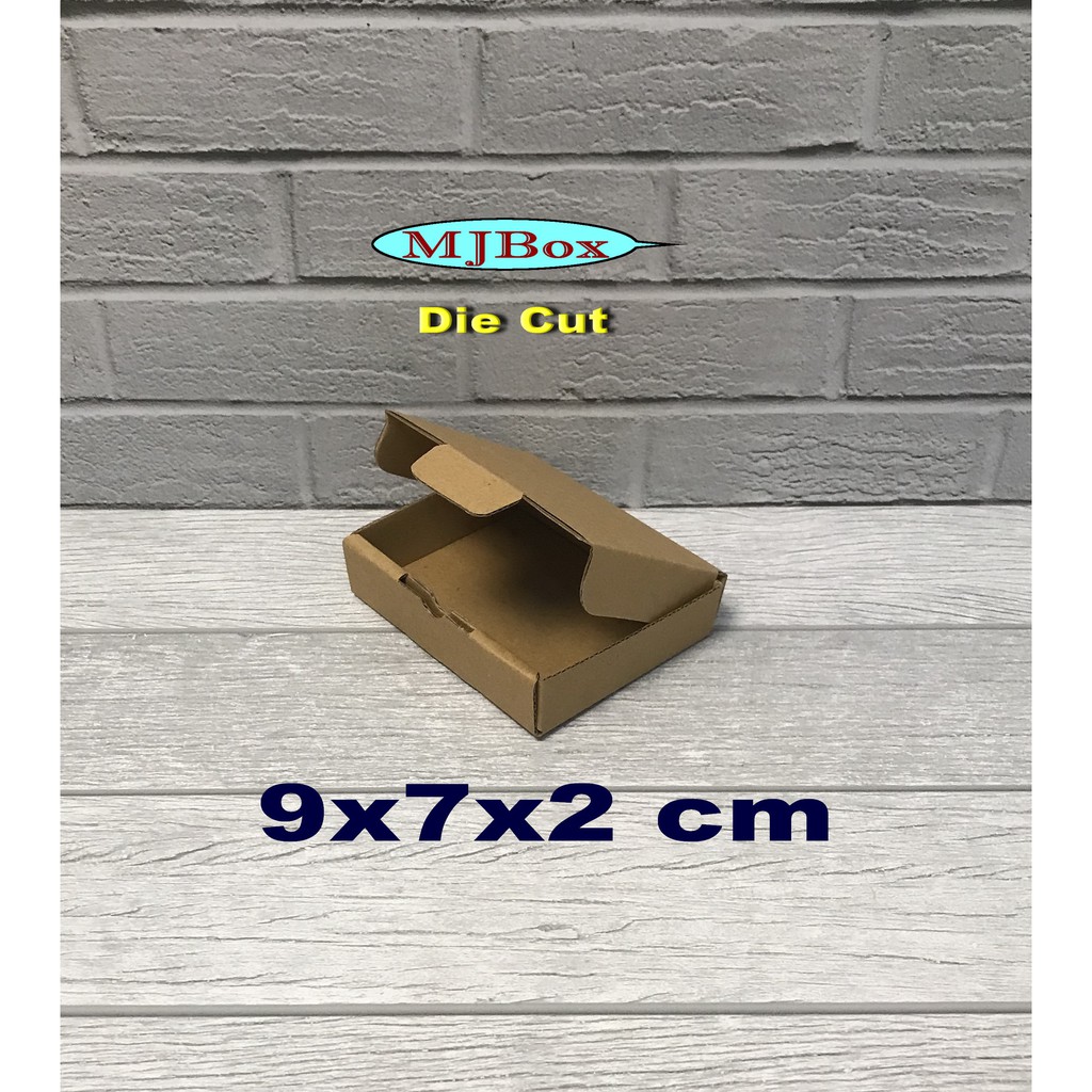 

Kardus 9 x 7 x 2 cm ............Die Cut ( pembelian di atas 10 pcs harga lebih Murah )