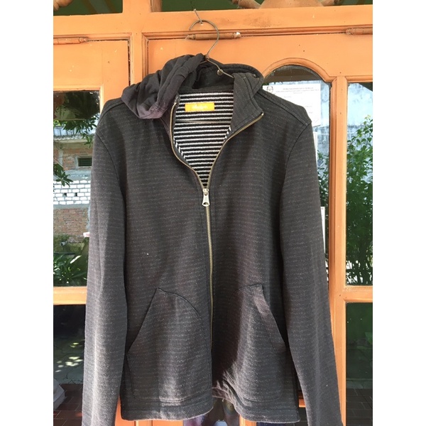 preloved hoodie brand lokal