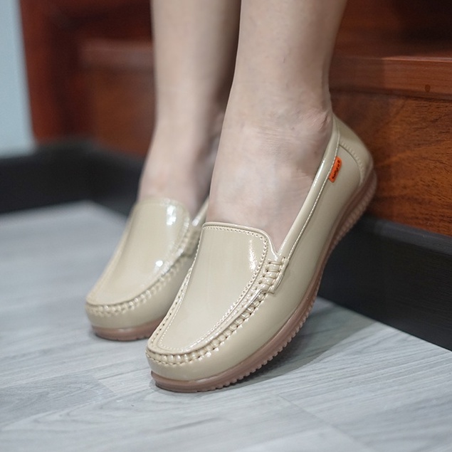 Sepatu Wanita Polos Bahan Glossy Sol Karet (Starla)