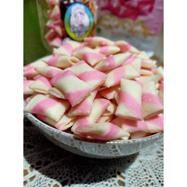 

Astor bantal /snack manis / snack kiloan /jajanan tradisional / Serba lima ribu