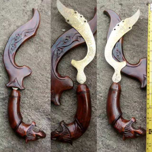 Kujang kuningan kaligrafi arab