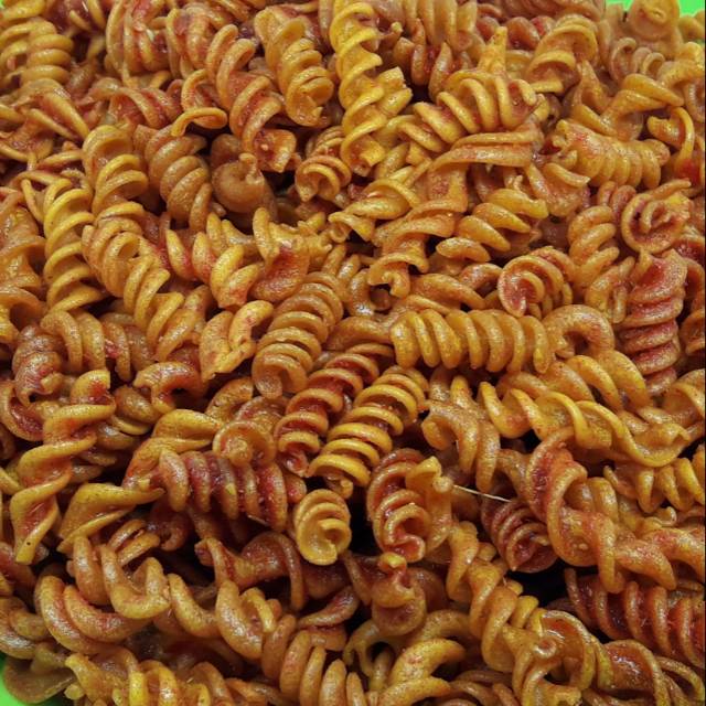 

makaroni spiral pedas cikruh si tileung 1kg cemilan pedas