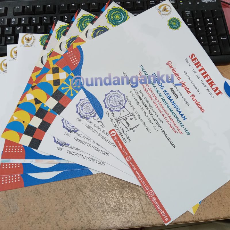 

Cetak sertifikat murah full color penghargaan satuan tanpa minimal order