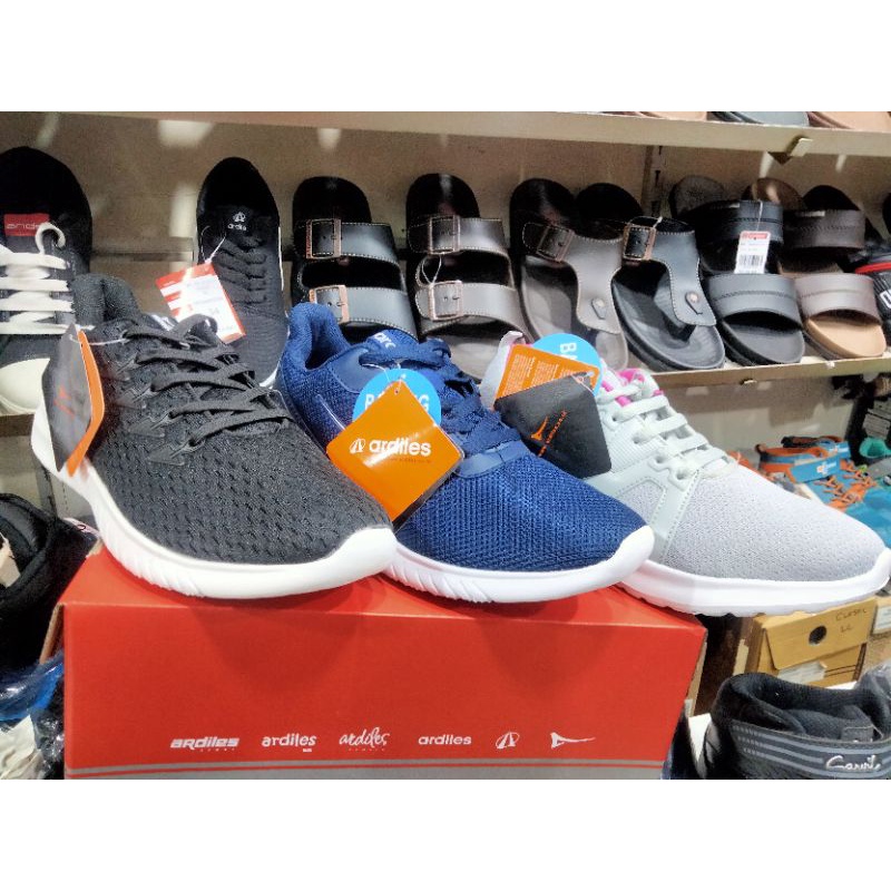 sepatu sport olah raga ringan dan elastis nyaman di pakai Ardiles original dengan tampilan baru