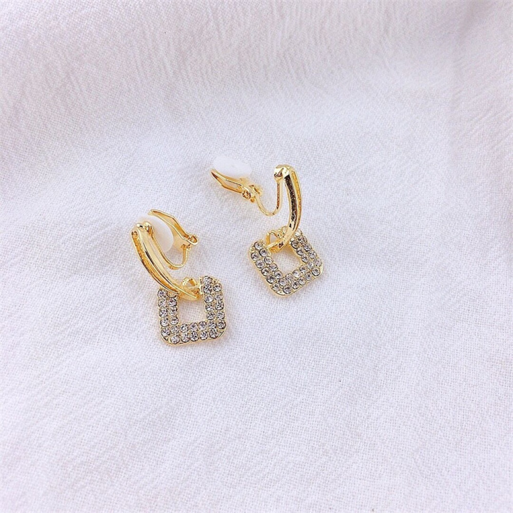 Anting Klip Tanpa Tindik Bentuk Kotak Lapis Emas Hias Kristal Untuk Wanita