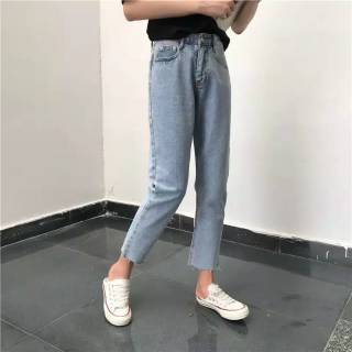  Celana  Jeans  Panjang Wanita dengan Model Ripped dan 