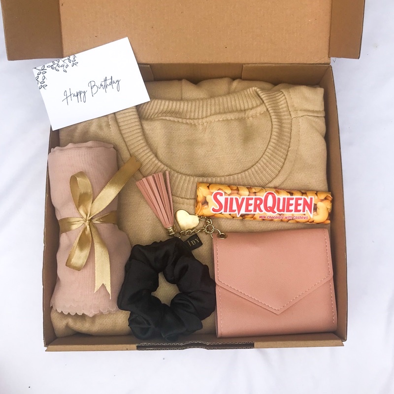 [SWEATER] GIFTBOX CEWE / SWEATER CEWEK / KADO CEWEK / KADO PACAR / ANNIVERSARY / VALENTINE / HAMPERS CEWEK / KADO DOI / KADO OOTD