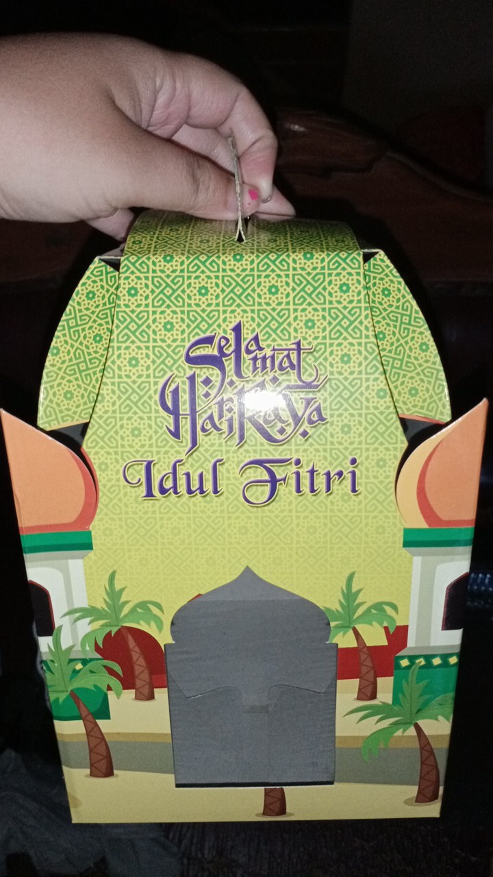 Box Kuker Tema Lebaran Hijau Kuning Gambar Kartun Uk 14.5x14.5x20cm Muat Toples 500gr Dan 250gr