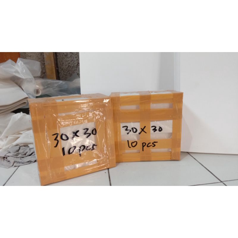 

kanvas jadi sudah pake spanram ( prame ) ukuran 30x30