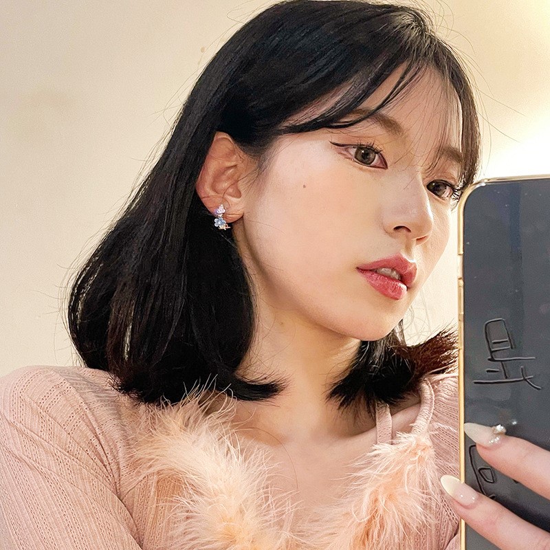 Anting S925 Silver Needle Bentuk Bunga Hyuna Aksen Payet Warna Hit Gaya Korea Untuk Anak Perempuan