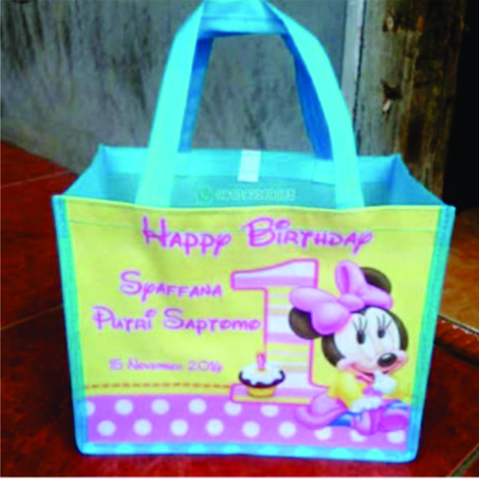

Tas Ultah Custom ukuran 30 X 18 X 20 (pxlxt)