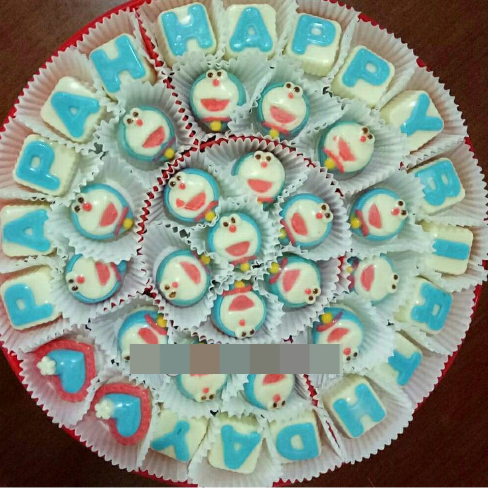 

coklat praline spesial motif Doraemon toples sekat tray 5