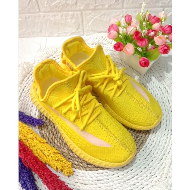 SEPATU YEZZY YELLOW IMPORT