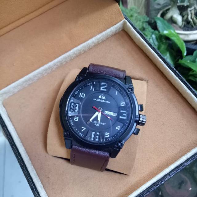 Jam tangan pria Quicksilver