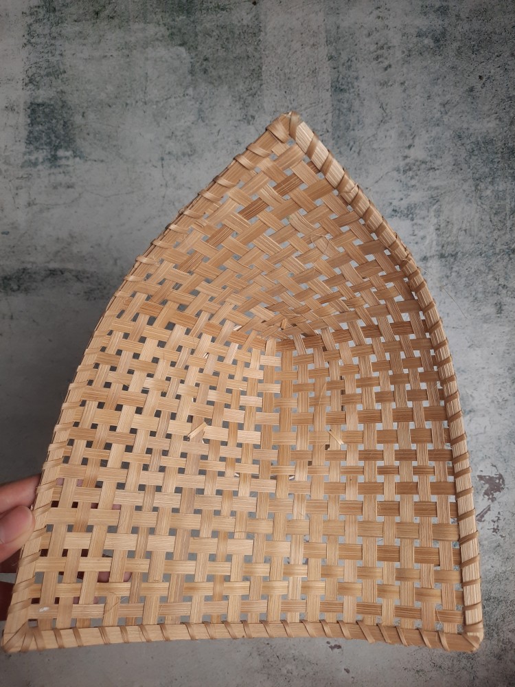 Pincuk Bambu Berkaki