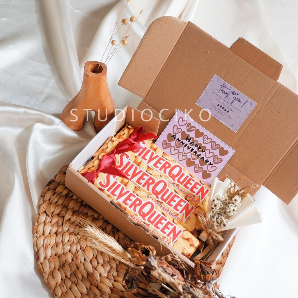 

❤️ H-Day ❤️ Hampers kado coklat cokelat snack gift | silverqueen | cemilan | hampers | ulang tahun | ultah | happy brithday | party | valentine | imlek | valentin | silverquin | box ultah | hadiah