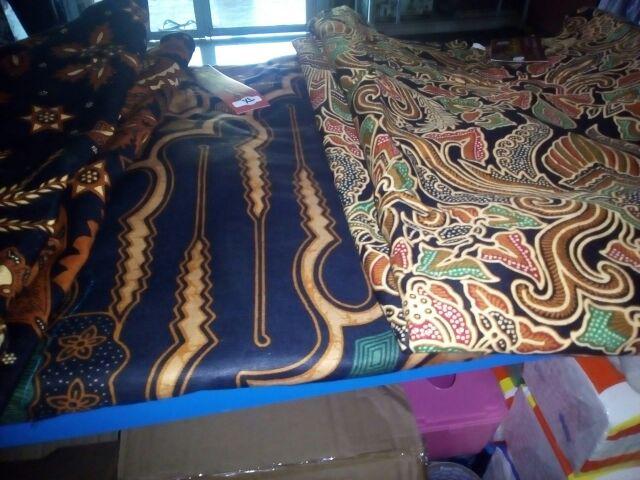 Motif Random - Kemeja Batik Hem Pendek Pria Kerja Kantor Kondangan Seragam Flash Sale Murah