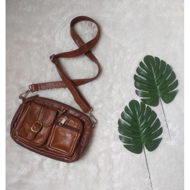 Preloved Tas Selempang Mini Kulit Asli