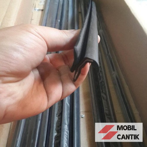 Pelipit Kaca Luar Mobil Universal Weather Strip Water