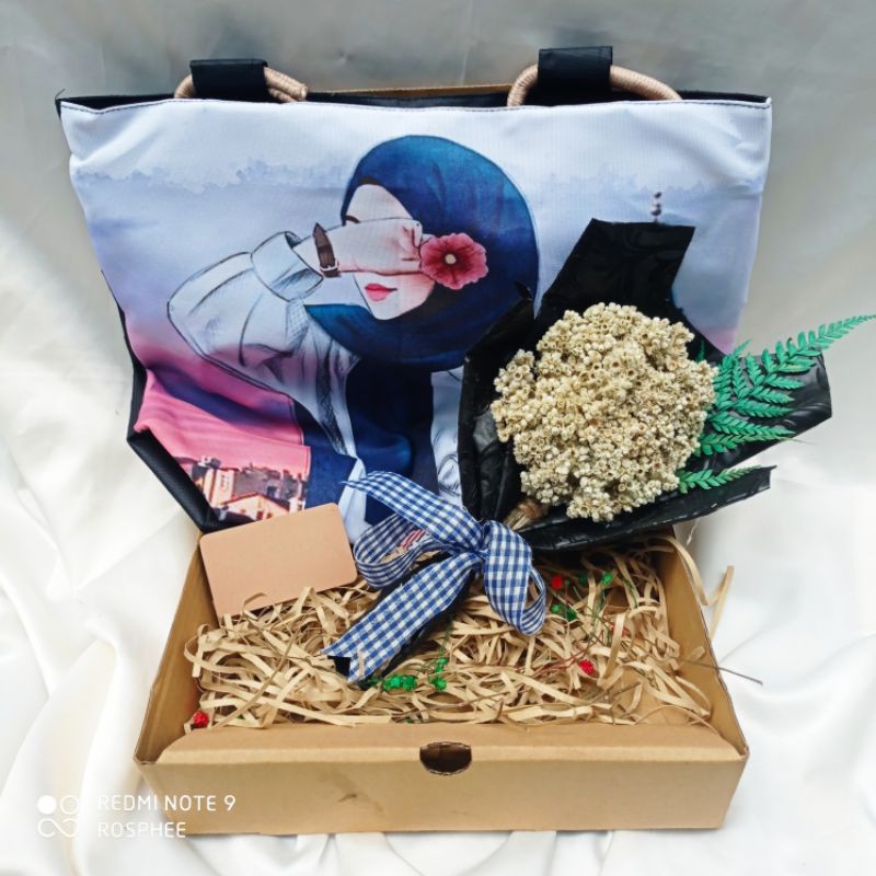 

Paket Gift Box Aksesoris Wanita Tas Buket Bunga Hadiah Kado Murah