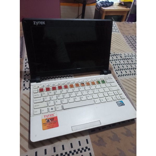 Netbook Zyrex Sky LM1211