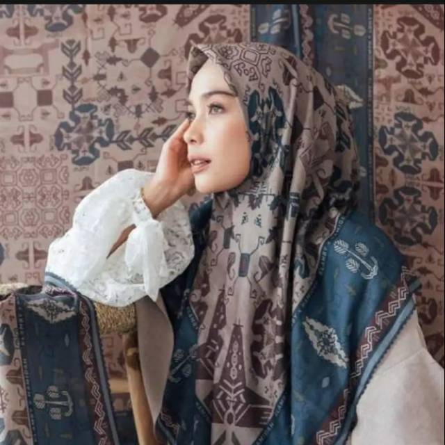 HIJAB SEGI EMPAT MOTIF SUMBA SCarF INDIGO  BY WEARING KLAMBY KW SUPER PREMIUM