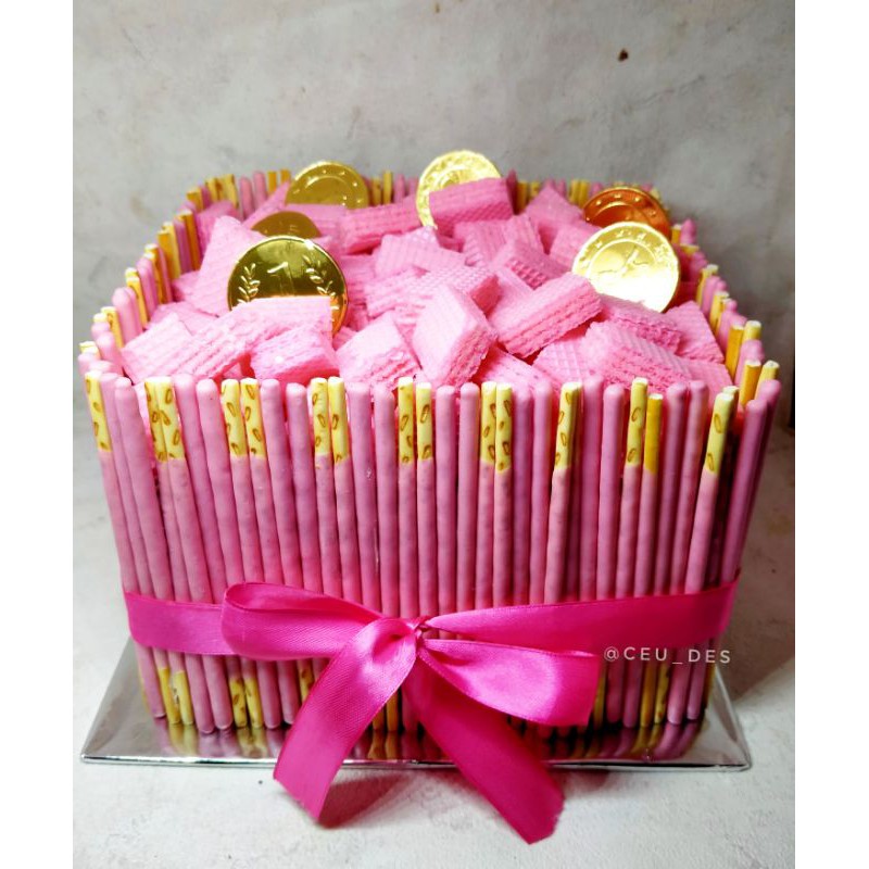 

Poky Cake - Strawberry