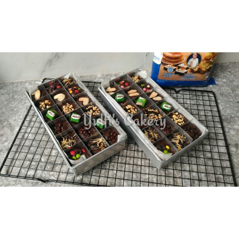 

Brownies Shiny Crust 20x10cm || Brownies Panggang || Camilan Nyoklat || Bandung