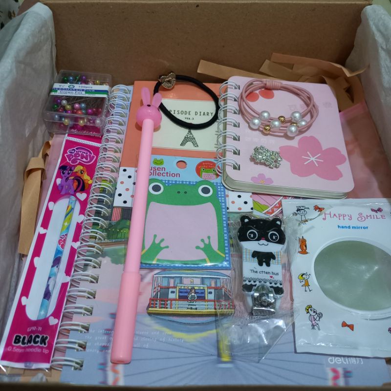 

hampers alat tulis dn asesoris