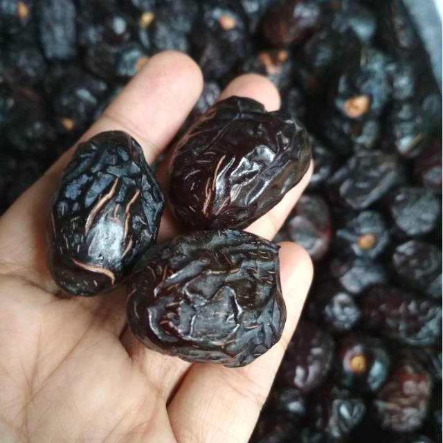 

Kurma ajwa kualitas super lembut