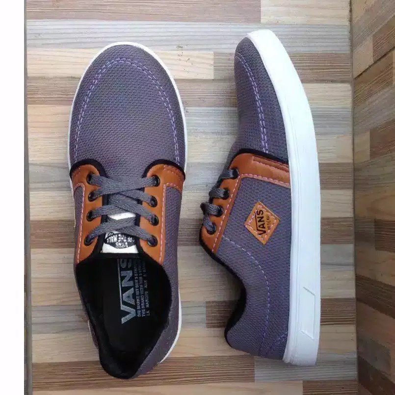 Sepatu pria wanita casual Vanns termurah 39-43