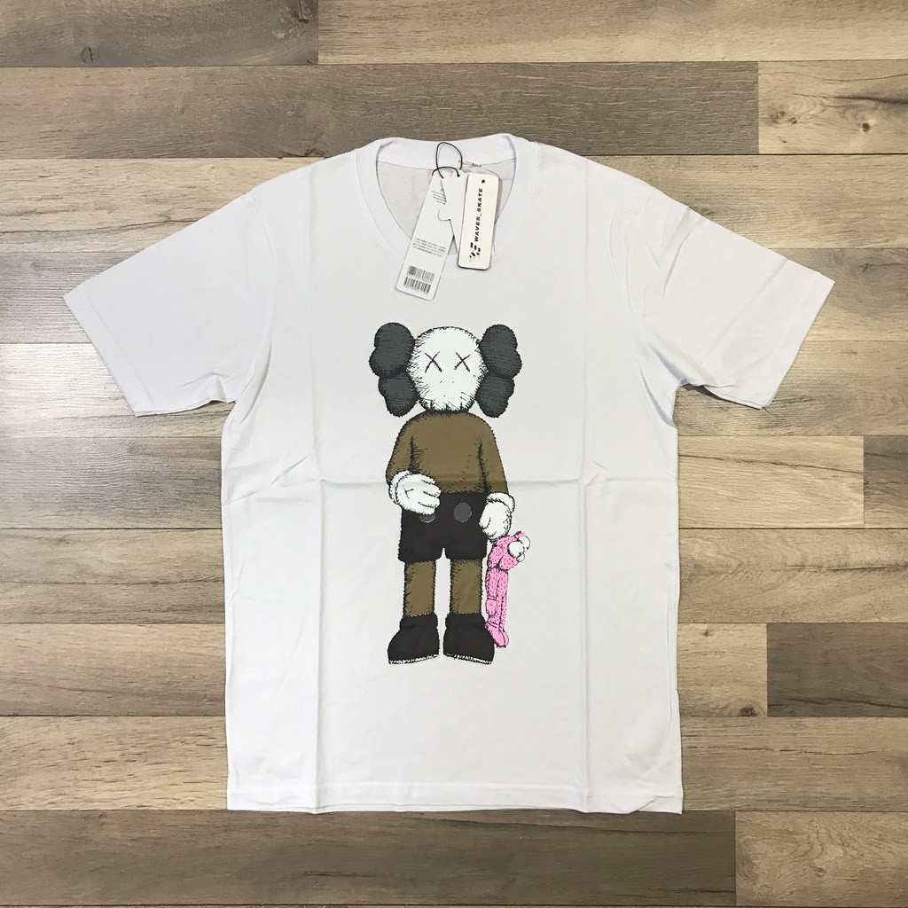 KAOS UNIQLO x KAWS (SUMMER UT GRAPHIC BLACK) - 100% COTTON - TERLARIS-PUTIH SUMMER UT