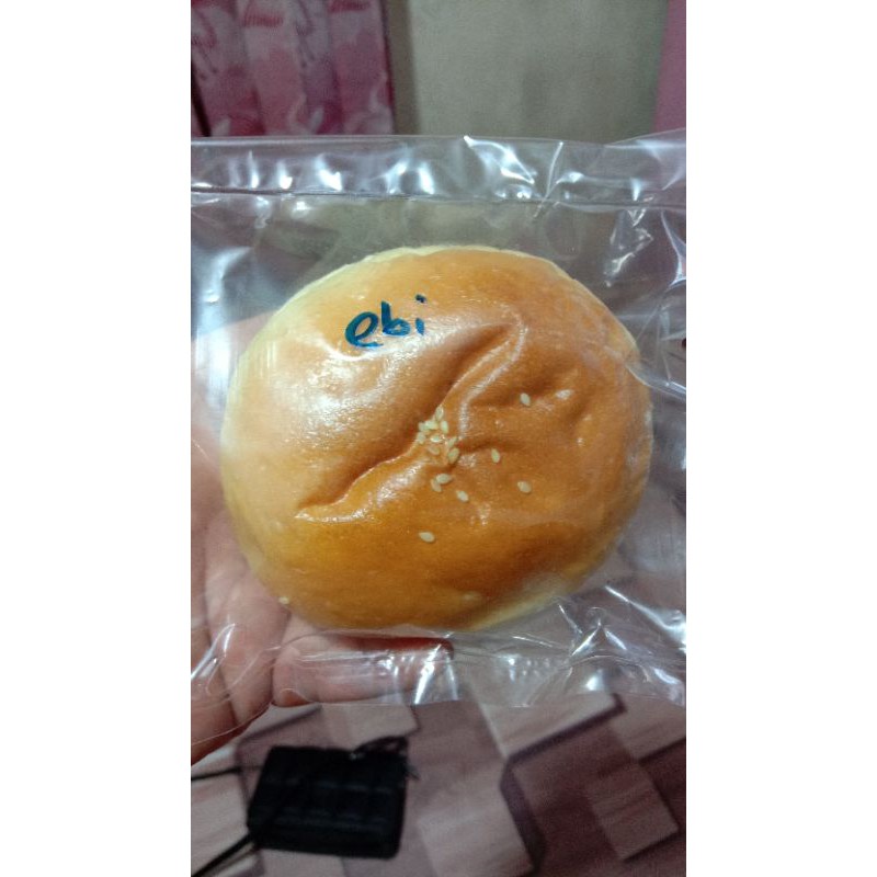 

roti manis 3 buah isi ebi khas Pontianak