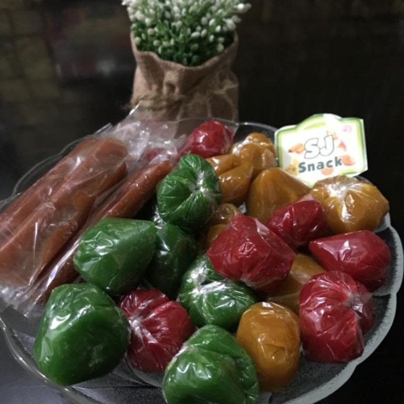

Dodol Sirsak dan Dodol Buah 250 gr