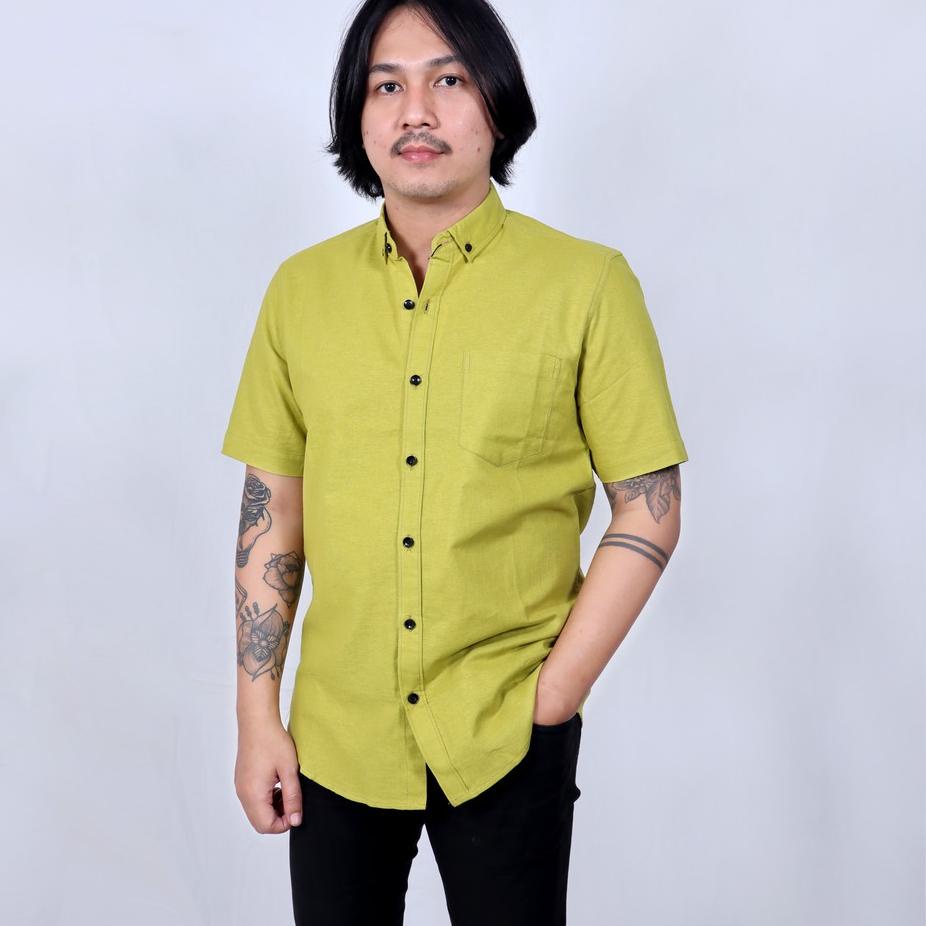 Kemeja Polos Cowok Lengan Pendek Slimfit Warna Hijau Lemon