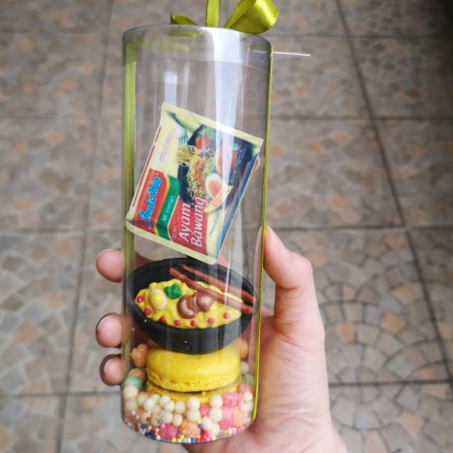 

Indomie theme macaron gift