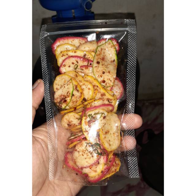 

Kerupuk Seblak gurih pedas daun jeruk 40 gr