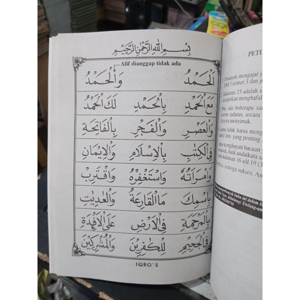 Buku Iqro Hitam Besar isi 10 pcs Kertas CD/Buram  (21×15cm)