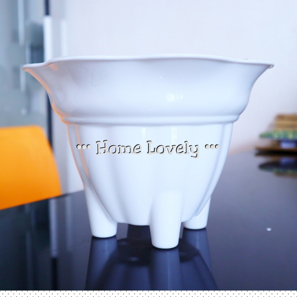 Pot Plastik Kaki 20cm Putih merek Cornelius (3pcs)