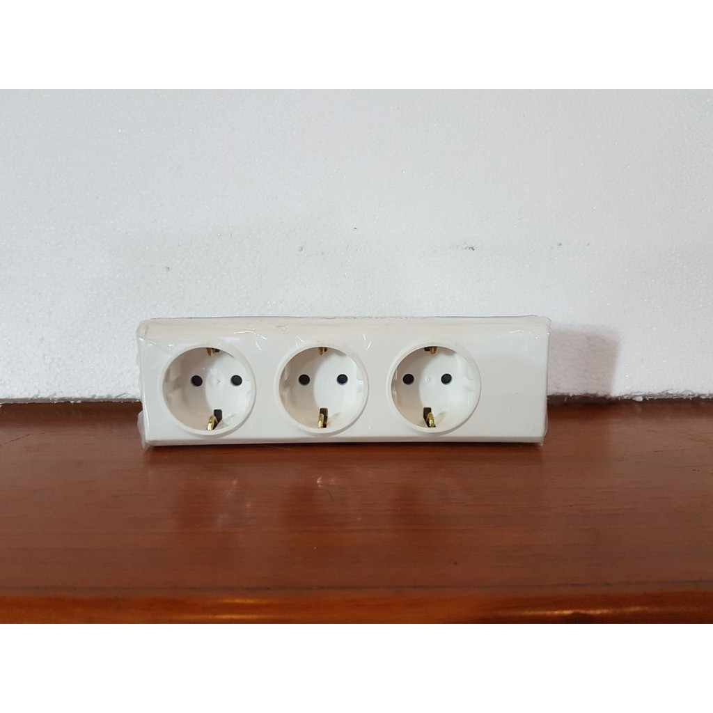 stok kontak 3 lubang broco